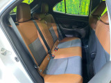 後部座席も気になるようなキズ・汚れやへたり等、大きなダメージはなく、良好な状態です。