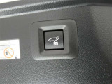 【電動バックドア】電動バックドア装備!リモコンキー・車内スイッチで、ドアの開閉操作が出来ます♪
