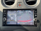車を空から見たような映像が映る、アラウンドビューモニターで車両周辺の安全確認も一目でできます!小さなお子様や障害物も確認できるので、運転のし易さだけではなく事故防止にも役立ちます♪