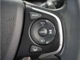 ◆アダプティブクルーズコントロール◆予め設定した車速内でクルマが自動的に加減速。前走車との適切な車間距離を維持しながら追従走行します。【LKAS】車線維持支援システムでステアリング操作を支援。