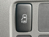【パワースライドドア】スマートキーや運転席のスイッチでスライドドアの開閉が可能♪電動だから力を入れてドアを開ける必要が無く、小さいお子様でも、重い荷物を持っている時もラクに開け閉めできます♪