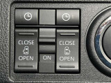 両側電動スライドドアのスイッチ付です。車内からもスイッチひとつで楽にドアの開閉が可能です。電動なので開閉時に力を使う必要がなく、半ドアになることもありません!