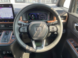 【純正革巻きステアリング】上質な革を使用することで、手にしっかり馴染みとても運転しやすいハンドルです♪