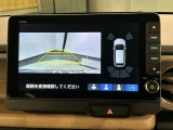 リバースギアに入れるだけで後方の表示へ切り替わります。夜間や雨の日の駐車も楽になりますよ。