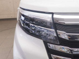 LEDヘッドライトです。デザイン性がよくとても明るいので、夜間の走行や悪天候でも安心です。しかも長寿命!