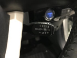 レーダークルーズコントロール(全車速追従機能付)付きです。車速に応じて追従支援してくれるので、ロングドライブも快適です。詳細は販売店スタッフまでおたずねください。