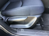 運転席シートリフター!ご自分の好きなシートポジションが取れるので運転が楽しくなりますし疲れにくいです。