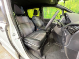 運転席シート廻りは使用感も少なく、良好な状態となっています。丁寧に使われていたことがよくわかりますね。