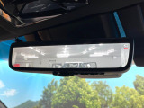 【デジタルインナーミラー】カメラが撮影した車両後方の映像をルームミラー内に表示。クリアな視界で状況の確認が可能です!※ドラレコ機能ご利用には別途SDカードをご用意いただく場合があります。