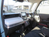 見切りの良い車内は運転していても安心感があります。