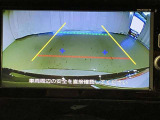 【バックモニター】駐車時に後方がリアルタイム映像で確認できます。大型商業施設や立体駐車場での駐車時や、夜間のバック時に大活躍!運転スキルに関わらず、今や必須となった装備のひとつです!