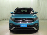 ドイツ車はフロントマスクに特徴がございます。一目でT-Crossと分かるデザインです。在庫状況もお気軽にお問い合わせください。