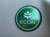 ワンタッチで省燃費走行をサポートするECONスイッチを装備。