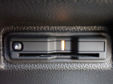 ■【ETC車載器】が装備されています。セットアップをしてお渡しとなり、ETCカードを差し込むだけで高速道路の利用が可能です。
