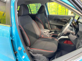 運転席シート廻りは使用感も少なく、良好な状態となっています。前オーナー様が丁寧に使っていたことがよくわかりますね。