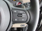 Hondaセンシングの機能のひとつ、アダプティブクルーズコントロール付!アクセルから足を離しても設定したスピードと前車との車間を保ち走行してくれます!車線維持もアシスト☆高速道路で疲労軽減ですね☆