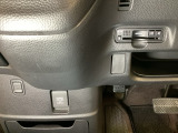 ハンドルの左下にETCがついています。高速道路の料金所の通過も楽々です。 カードの取り出しもしやすい場所についています。