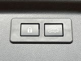 【パワーバックドア】スマートキーや運転席のボタンを押すだけでリアゲートが自動で開閉します!荷物を持っている時や、高い位置にあるバックドアを閉める際に便利な機能です♪