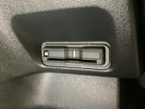 ハンドルの左下にETCがついています。高速道路の料金所の通過も楽々です。 カードの取り出しもしやすい場所についています。