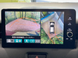 【マルチビューカメラシステム】専用のカメラにより、上から見下ろしたような視点で360度クルマの周囲を確認することができます☆死角部分も確認しやすく、狭い場所での切り返しや駐車もスムーズに行えます。