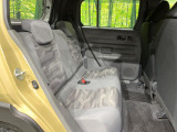 後部座席も気になるようなキズ・汚れやへたり等、大きなダメージはなく、良好な状態です。