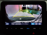 バックも安心のリアカメラ付いています。リアカメラがあると、いつでも安全にバックできますね。死角も減ります。3ビュー切り替え、ガイド線表示なので便利です。