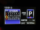 運転席のメータパネル類は常に視界に入る場所ですので、大事なチェックポイントです。ぜひ実際にご乗車ください。