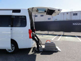 4ドアバン2.5チェアキャブ車いす1+1名