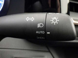 【オートライト】車外の明るさに応じて、自動的にライトの点灯・消灯をしてくれます。