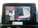 アラウンドビュ-モニタ-装備。上から見下ろしているような映像が表示されるので、車庫入れ時も安心です!