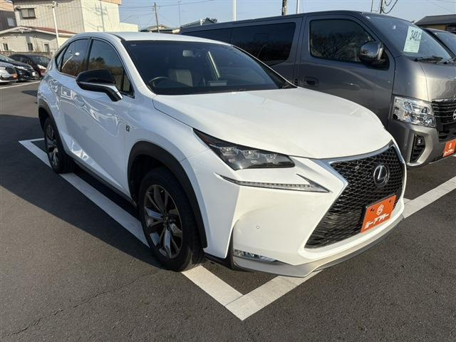 NX 200t Fスポーツ 禁煙車 黒革シート 純正ナビ