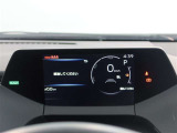 とっても見やすいメーターです。夜間時はラグジュアリーな気分にさせてくれる照明が魅力ですので、夜のドライブも楽しみになりますよ♪