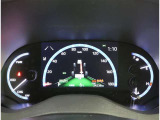 とっても見やすいメーターです。夜間時はラグジュアリーな気分にさせてくれる照明が魅力ですので、夜のドライブも楽しみになりますよ♪