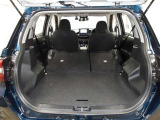 リヤシートを両方倒せば大きな荷物も車載可能です♪