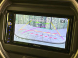 【バックカメラ】駐車時に後方がリアルタイム映像で確認できます。大型商業施設や立体駐車場での駐車時や、夜間のバック時に大活躍!運転スキルに関わらず、今や必須となった装備のひとつです!