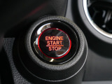 【プッシュスタートボタン】カギを差し込むことなくボタンを押すことでエンジンスタートができます。