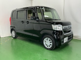 狭い駐車場でも、スライドドアならチャイルドシートへのお子さまの乗降や荷物の積載もスムーズ。