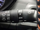 【オートライト】車外の明るさに応じて、自動的にライトの点灯・消灯をしてくれます。