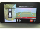 専用のカメラにより、上から見下ろしたような視点で360度クルマの周囲を確認することができます☆縦列駐車や幅寄せ時に活躍してくれます