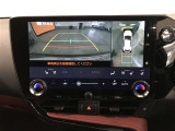 パノラミックビューモニター付きです。車両を上から見たような映像をディスプレイオーディオ画面に表示。運転席からの目視だけでは見にくい、車両周辺の状況をリアルタイムでしっかり確認できます。