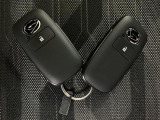 スマートキー機能を有しています!ドアロックの開閉やエンジン始動時にキーをポケットやカバンなどに携帯していればキーを挿さなくてもそのまま手ぶらで可能です!!