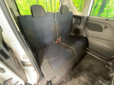 後部座席も気になるようなキズ・汚れやへたり等、大きなダメージはなく、良好な状態です。