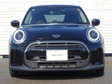ご納車前には、MINIを熟知したメカニックによる100項目の点検・整備を行います。不具合箇所、交換時期に達している部品に関しましては、全て当社負担で交換してからのご納車となります。