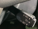 【クルーズコントロール】高速道路もラクラク走行。アクセルを離しても一定速度で走行ができ、長距離運転時の負担を軽減!加速・減速も簡単なスイッチ操作で調整できます。