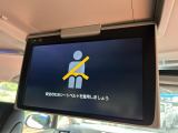 【フリップダウンモニター】大画面モニターで後席でもエンタメをお楽しみいただけます。小さなお子様にも大人気の装備です♪