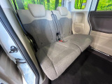 後部座席も気になるようなキズ・汚れやへたり等、大きなダメージはなく、良好な状態です。