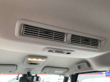 後席用のサーキュレーター付き。夏場でも効果的に空気を循環させます。