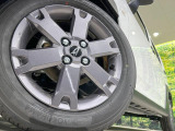 【純正15インチアルミホイール】外観にマッチした純正アルミホイールを装着しております。各種社外アルミホイールや、スタッドレスタイヤも取扱いしております。是非ご相談ください♪
