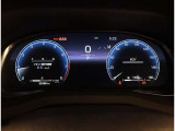 とっても見やすいメーターです。夜間時はラグジュアリーな気分にさせてくれる照明が魅力ですので、夜のドライブも楽しみになりますよ♪
