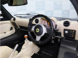 ■運転席・助手席エアバッグ ■フルカーペット ■アルミペダル ■EuropaSスカッフプレート ■イモビライザー ■エンジンプッシュスタート